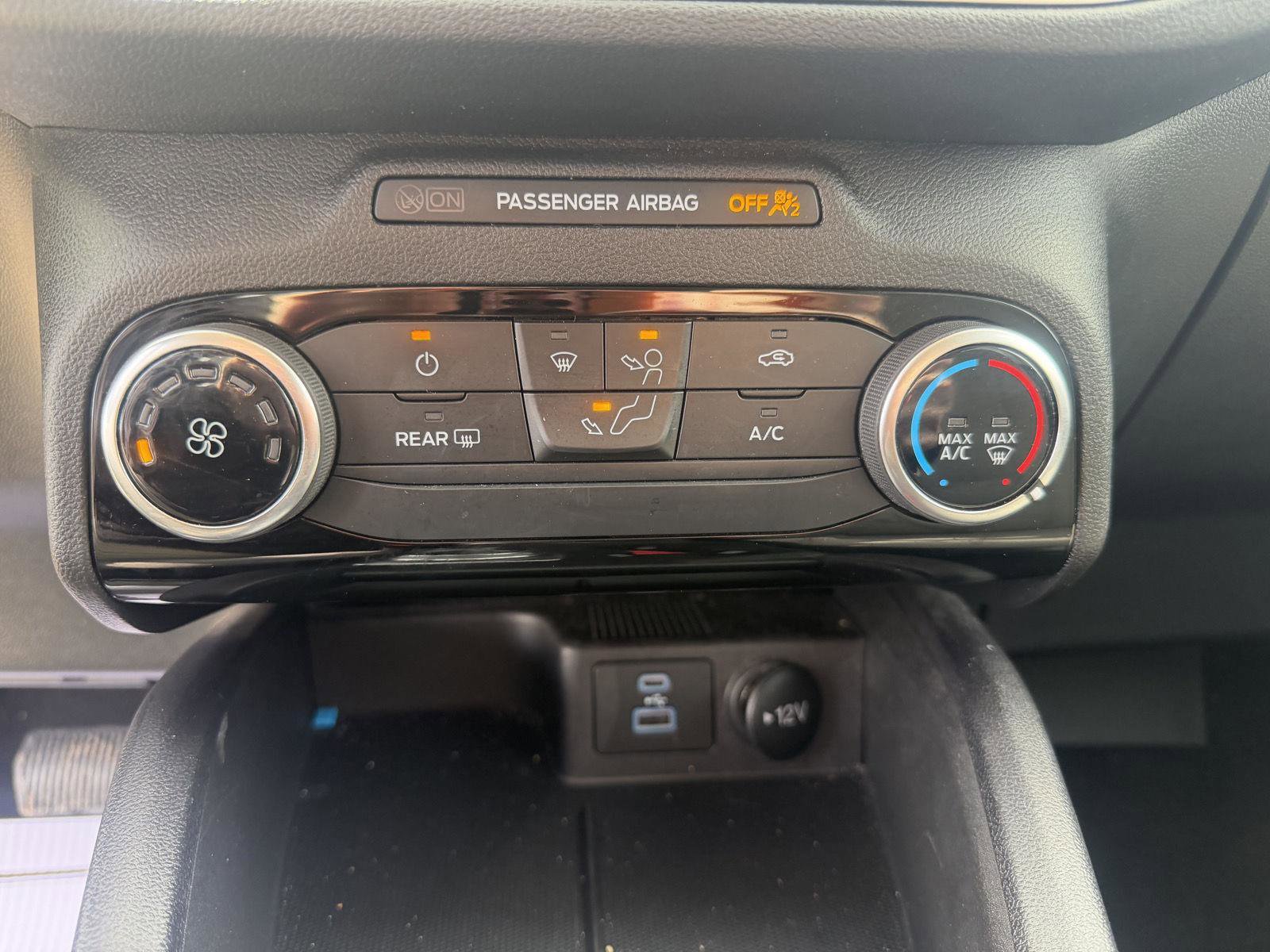 Used 2022 Ford Escape SE image 16