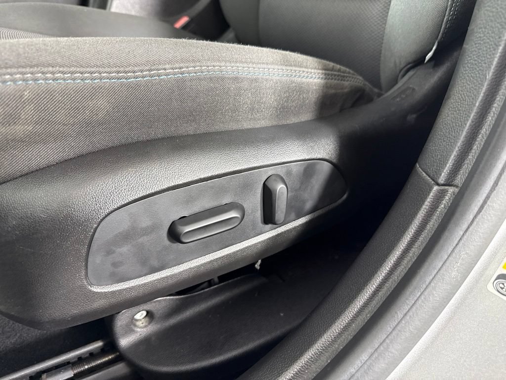 Used 2017 Chevrolet Cruze LT w/ LT Convenience Package FWD image 13
