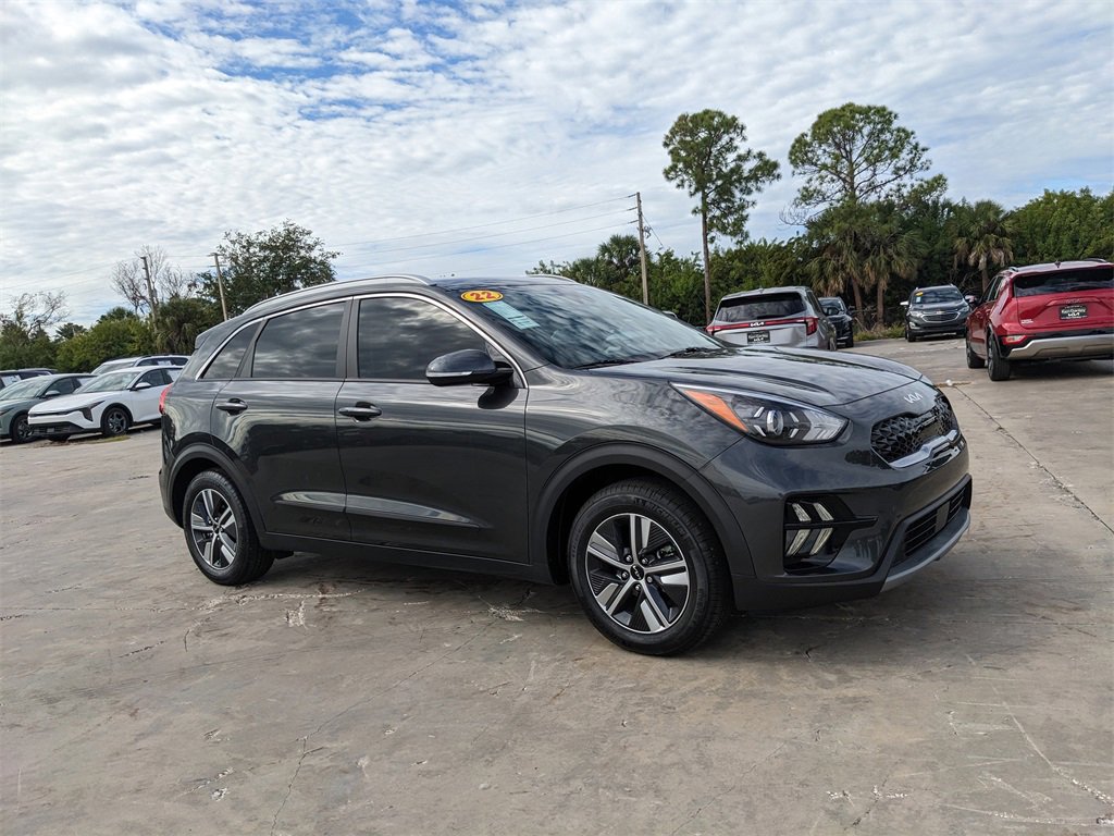 Certified 2022 Kia Niro EX image 2