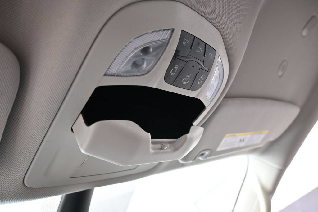 Used 2023 Chrysler Pacifica Touring-L FWD image 29