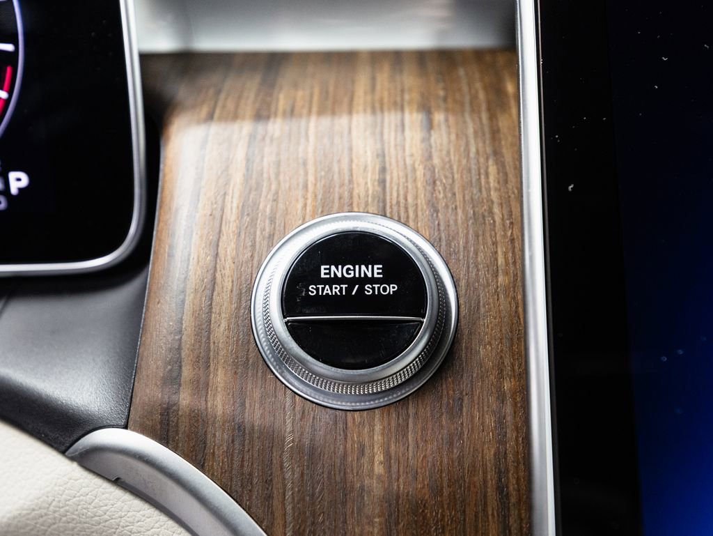 Used 2025 Mercedes-Benz GLC 350e 4MATIC w/ Driver Assistance Package image 16