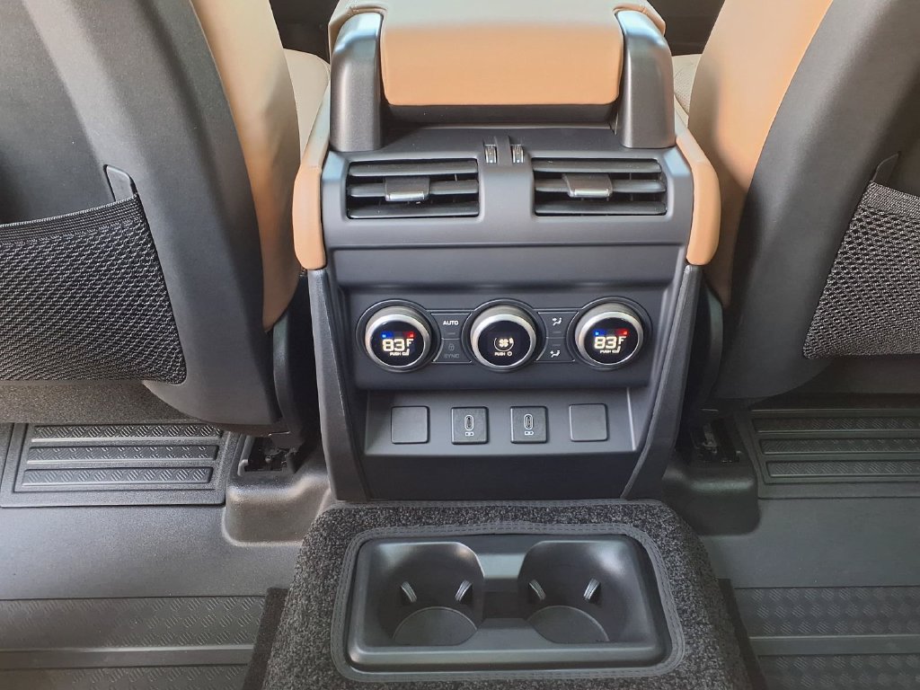 Certified 2026 Land Rover Defender 130 X-Dynamic SE AWD/4WD image 25