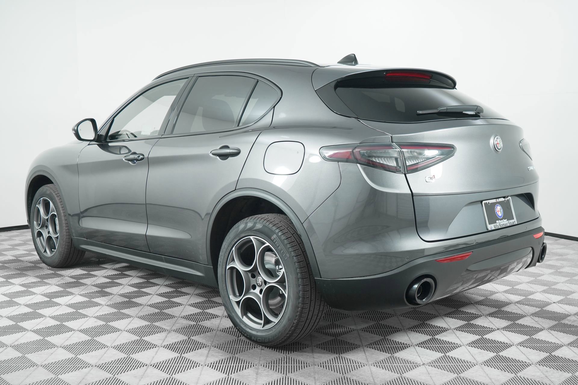 New 2025 Alfa Romeo Stelvio Sprint image 5