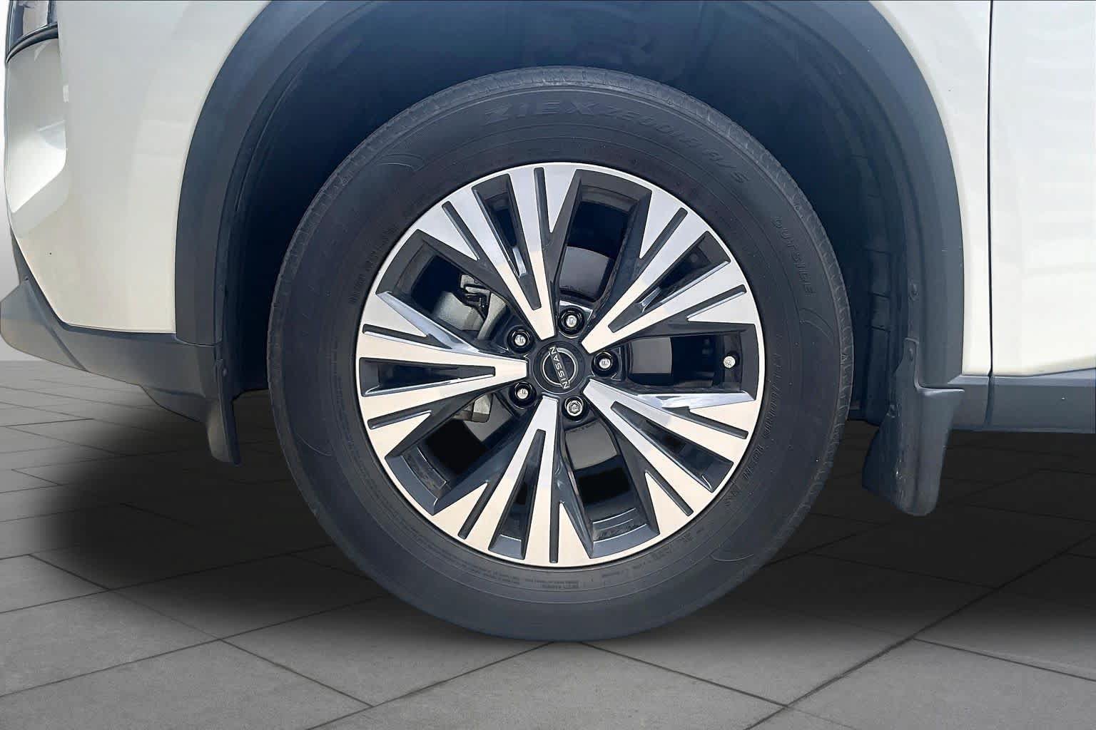 Certified 2023 Nissan Rogue SV FWD image 11