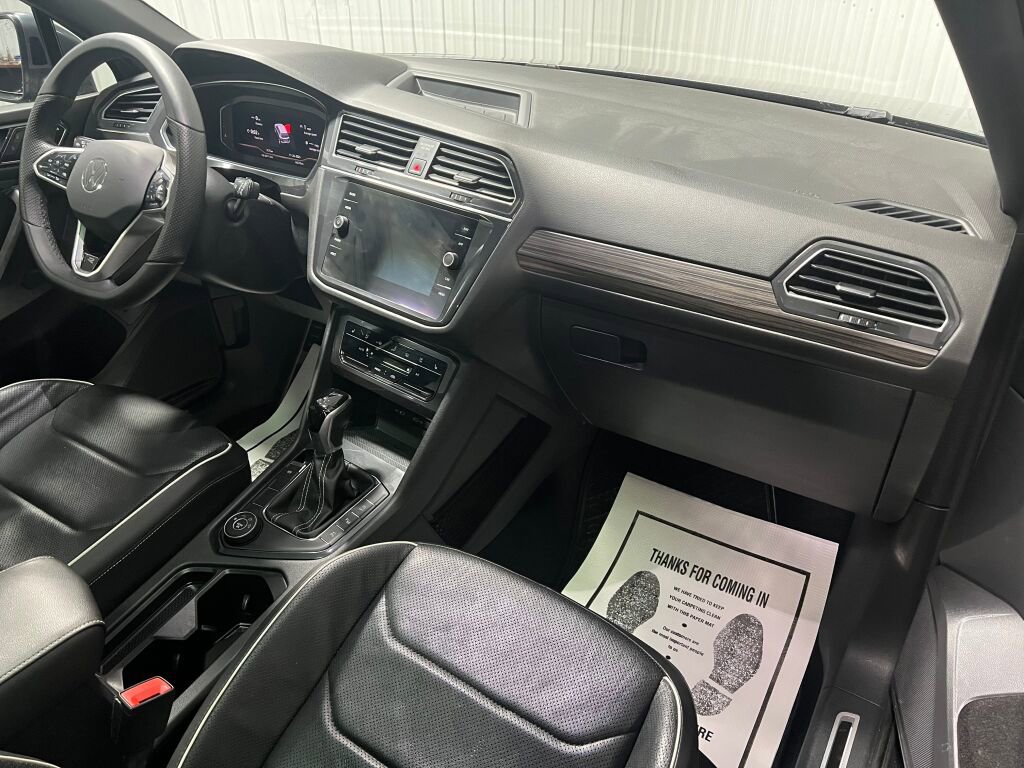 Used 2022 Volkswagen Tiguan SEL R-Line image 3