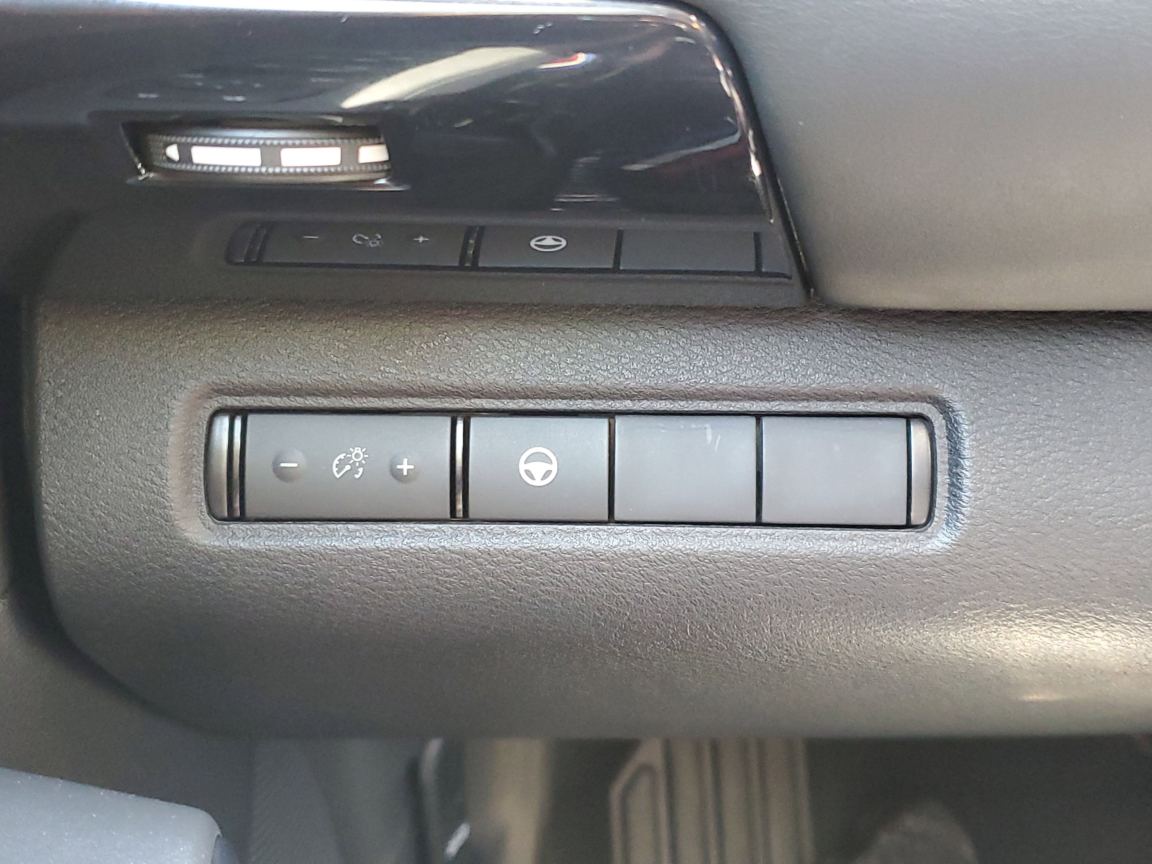 Used 2024 Nissan Pathfinder SV image 27