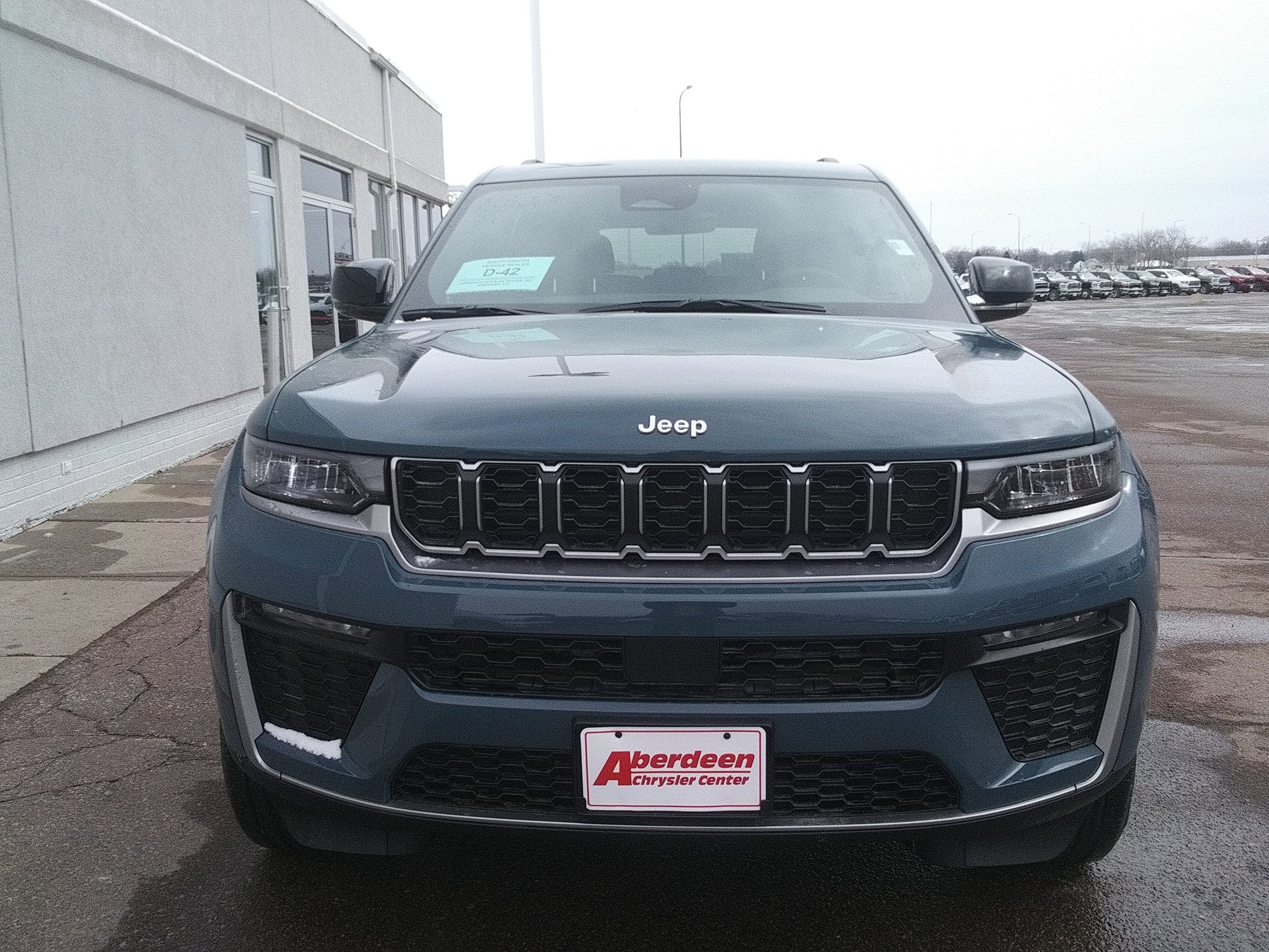 New 2026 Jeep Grand Cherokee Limited w/ Trailer Tow Package AWD/4WD image 3