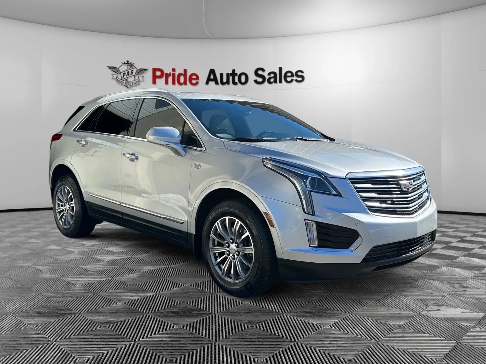Used 2018 Cadillac XT5 Luxury AWD/4WD image 3