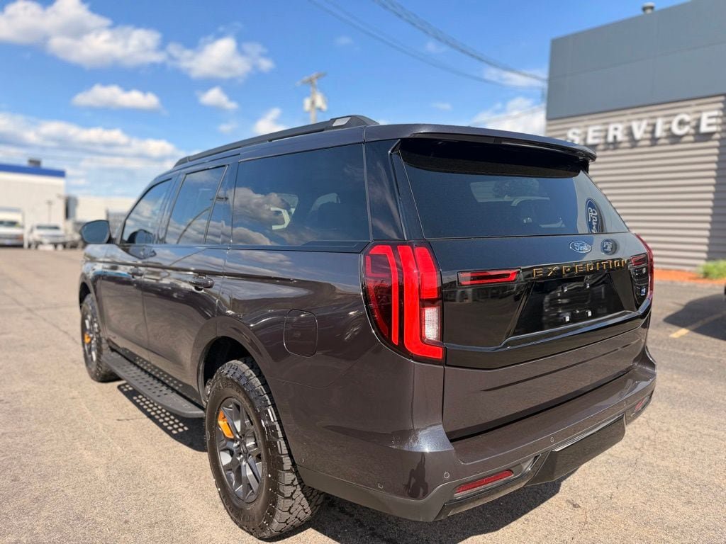 Used 2025 Ford Expedition Tremor AWD/4WD image 6