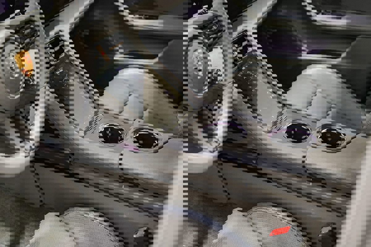 Used 2022 Porsche Taycan 4S image 22