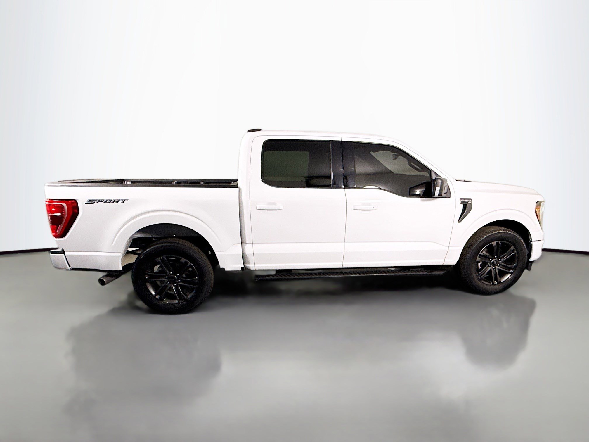 Used 2022 Ford F150 XLT w/ Equipment Group 302A High RWD image 11