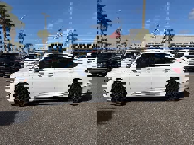 Used 2021 Honda Accord Touring image 11