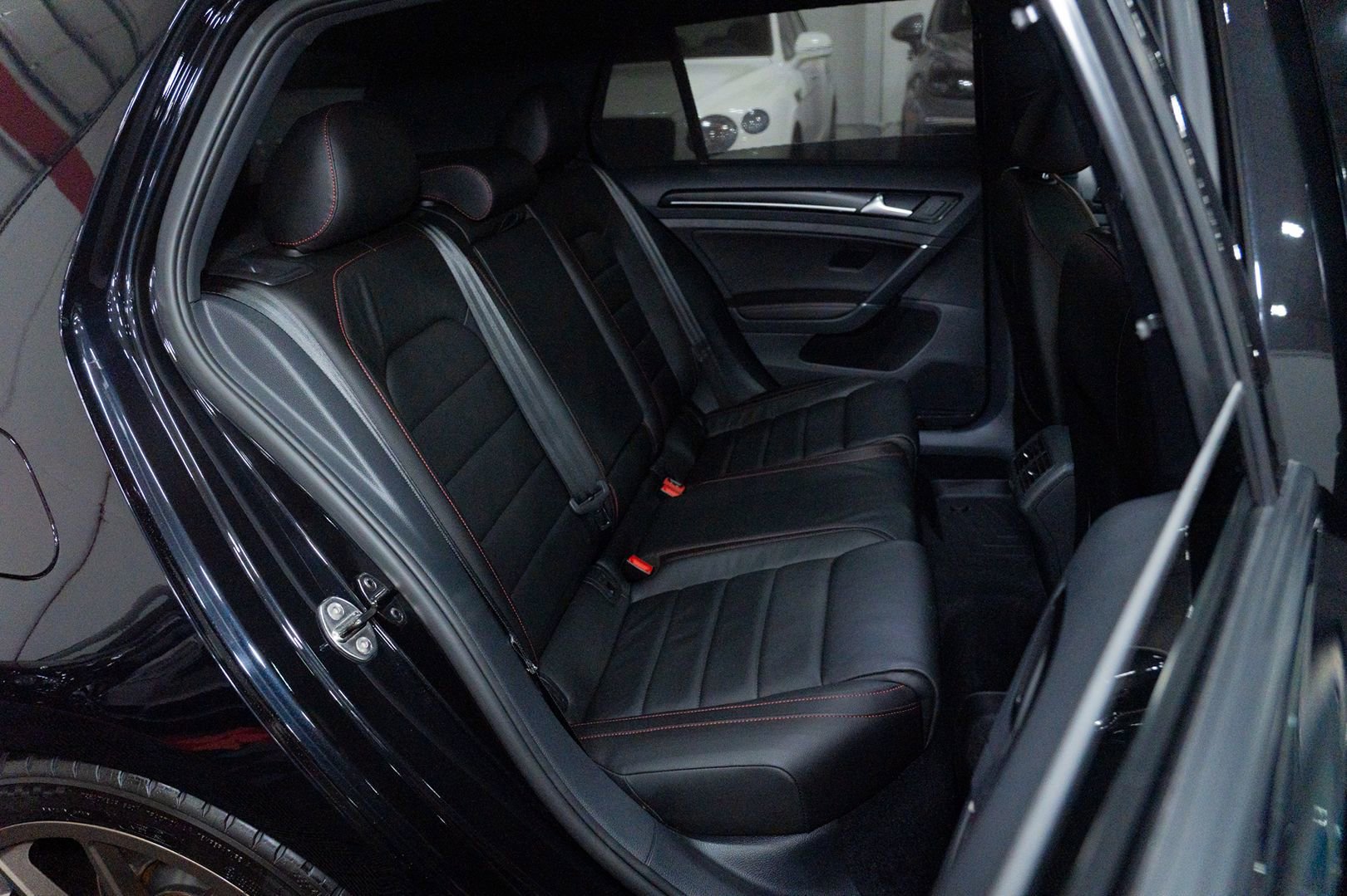 Used 2017 Volkswagen GTI Autobahn FWD image 32