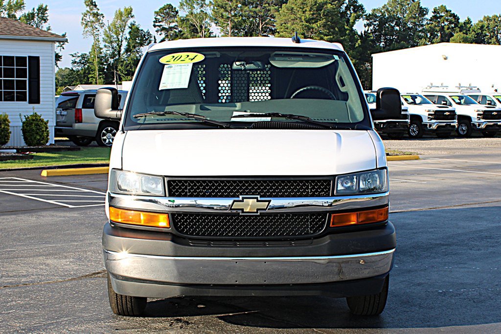 Used 2024 Chevrolet Express 2500 w/ Driver Convenience Package RWD image 13