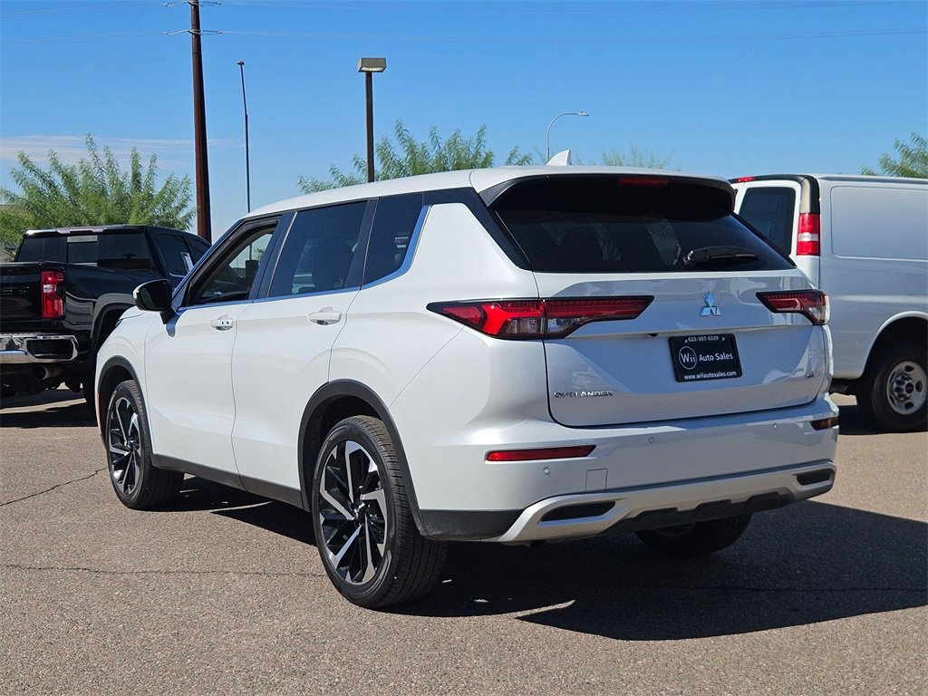 Used 2024 Mitsubishi Outlander SE Black Edition image 6