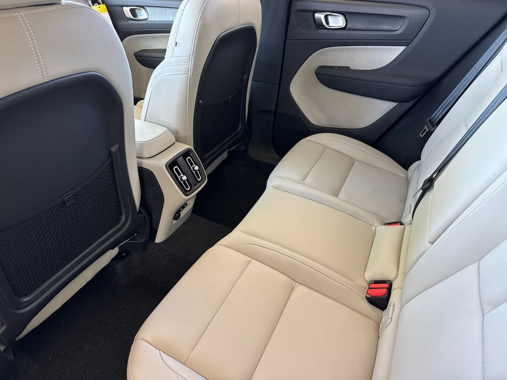 New 2026 Volvo XC40 B5 Plus w/ Protection Package Premier AWD/4WD image 11