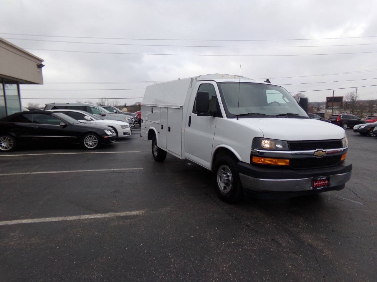 Used 2019 Chevrolet Express 3500 w/ Power Convenience Package RWD image 4