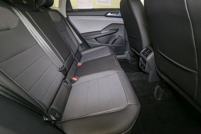 Certified 2024 Volkswagen Taos SE image 24