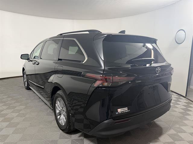 Certified 2026 Toyota Sienna XLE AWD/4WD image 6