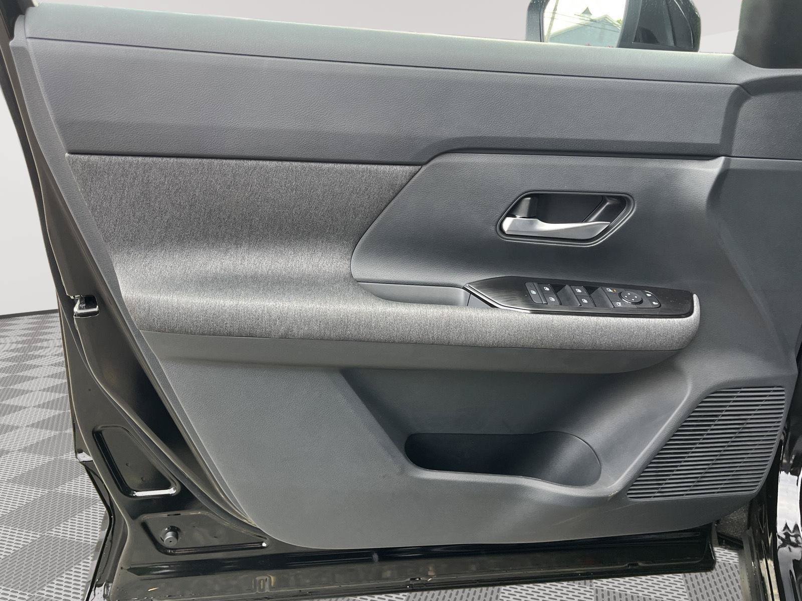 New 2026 Nissan Kicks SV AWD/4WD image 18