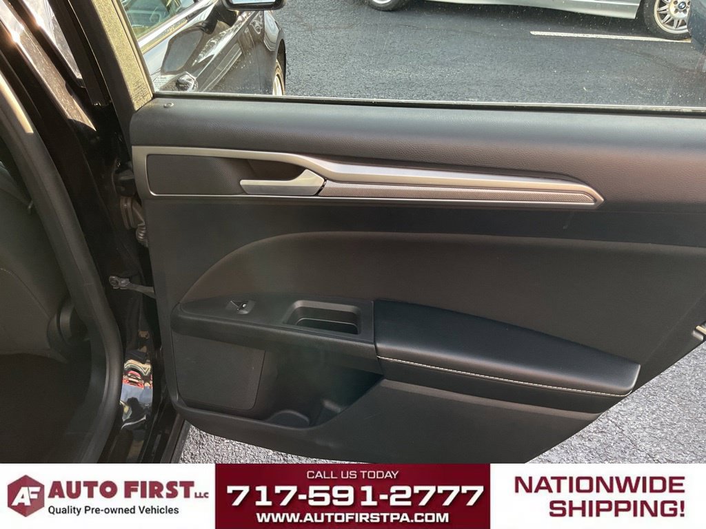 Used 2020 Ford Fusion SE FWD image 12