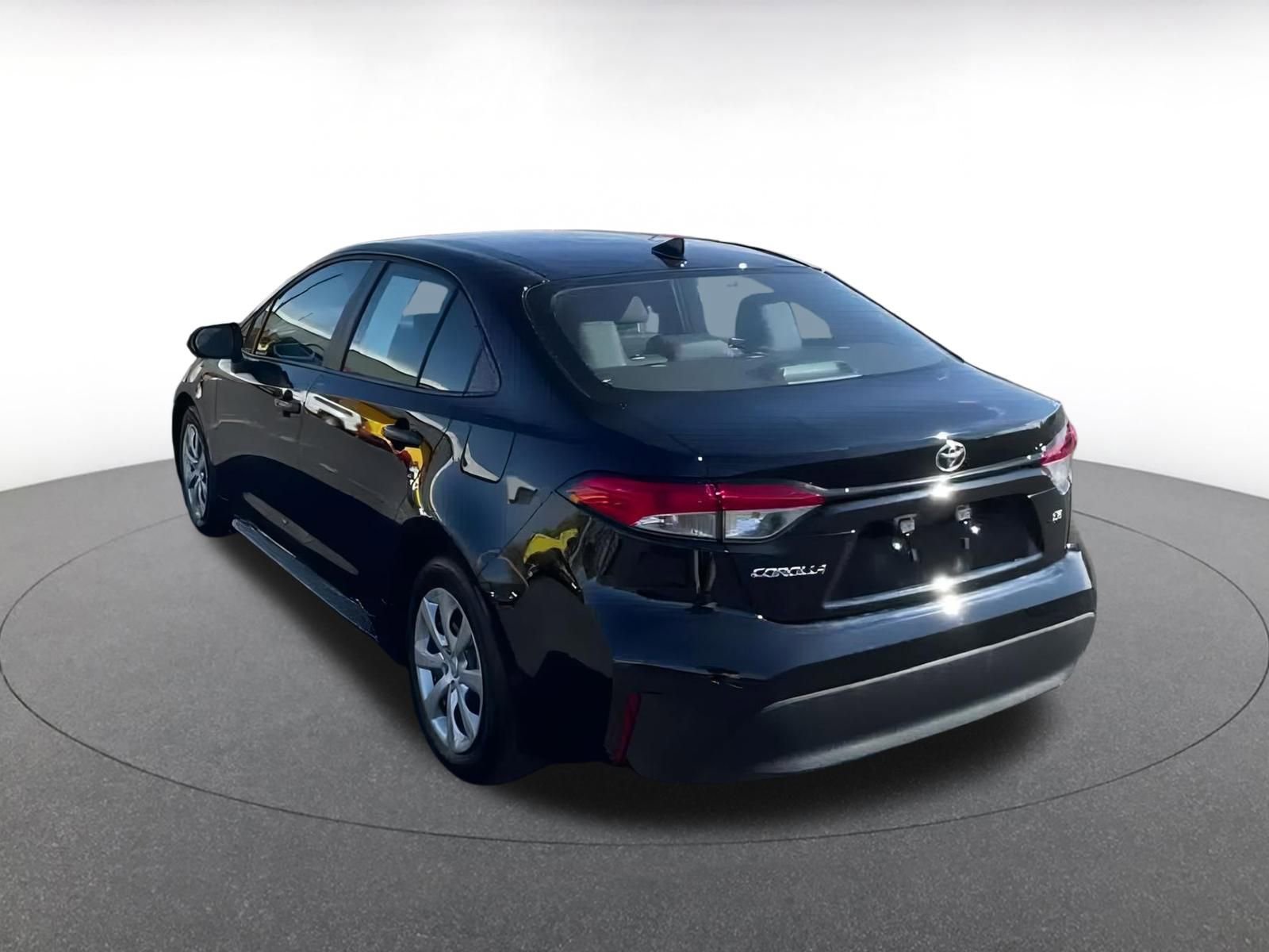 Used 2025 Toyota Corolla LE image 11