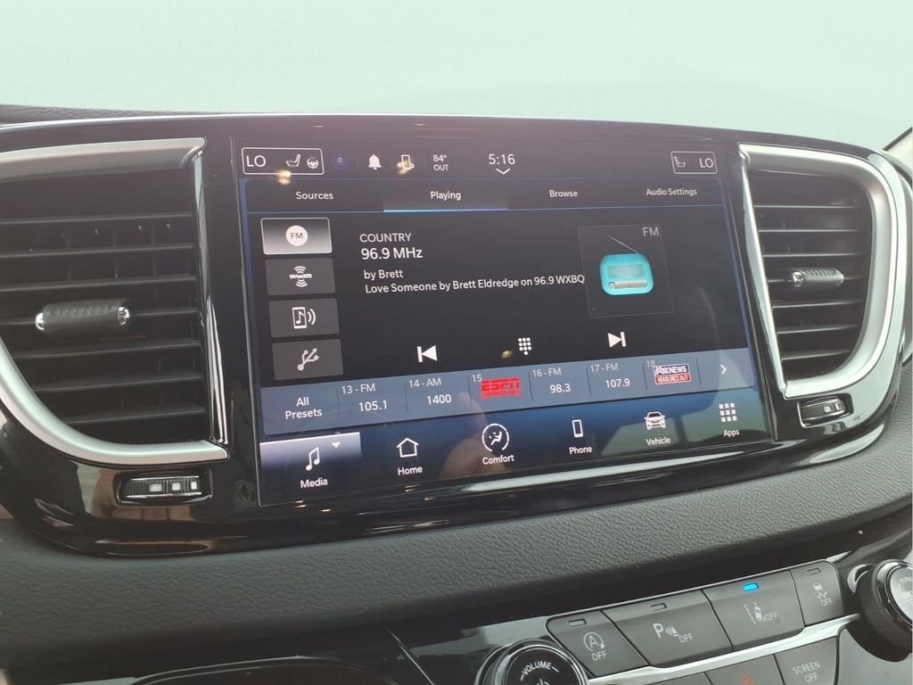 Used 2024 Chrysler Pacifica Touring-L FWD image 22