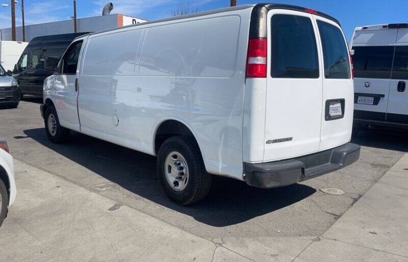 Used 2019 Chevrolet Express 2500 Extended w/ Driver Convenience Package RWD image 5