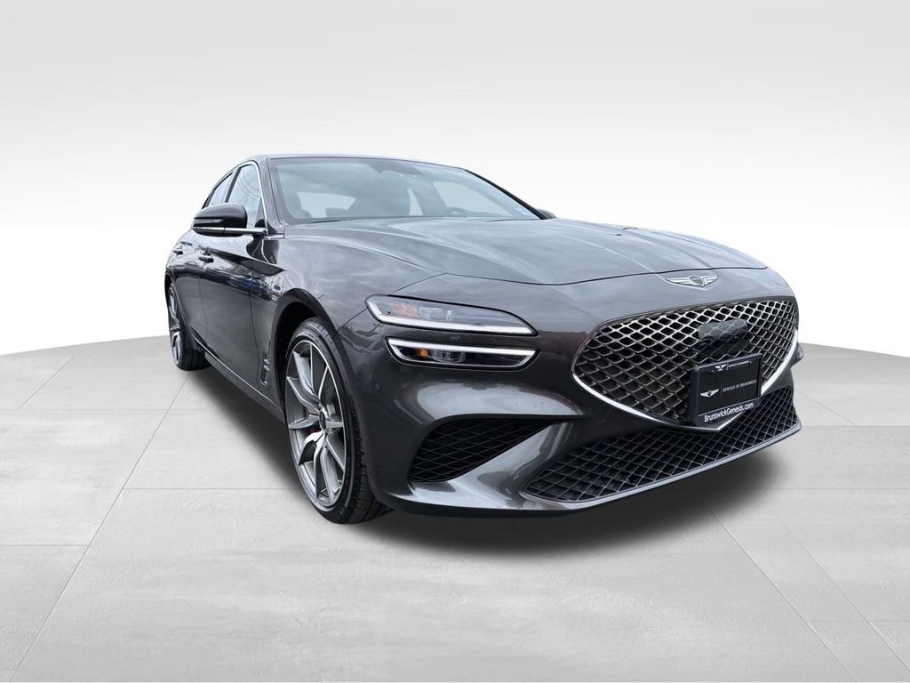 Used 2025 Genesis G70 2.5T image 1