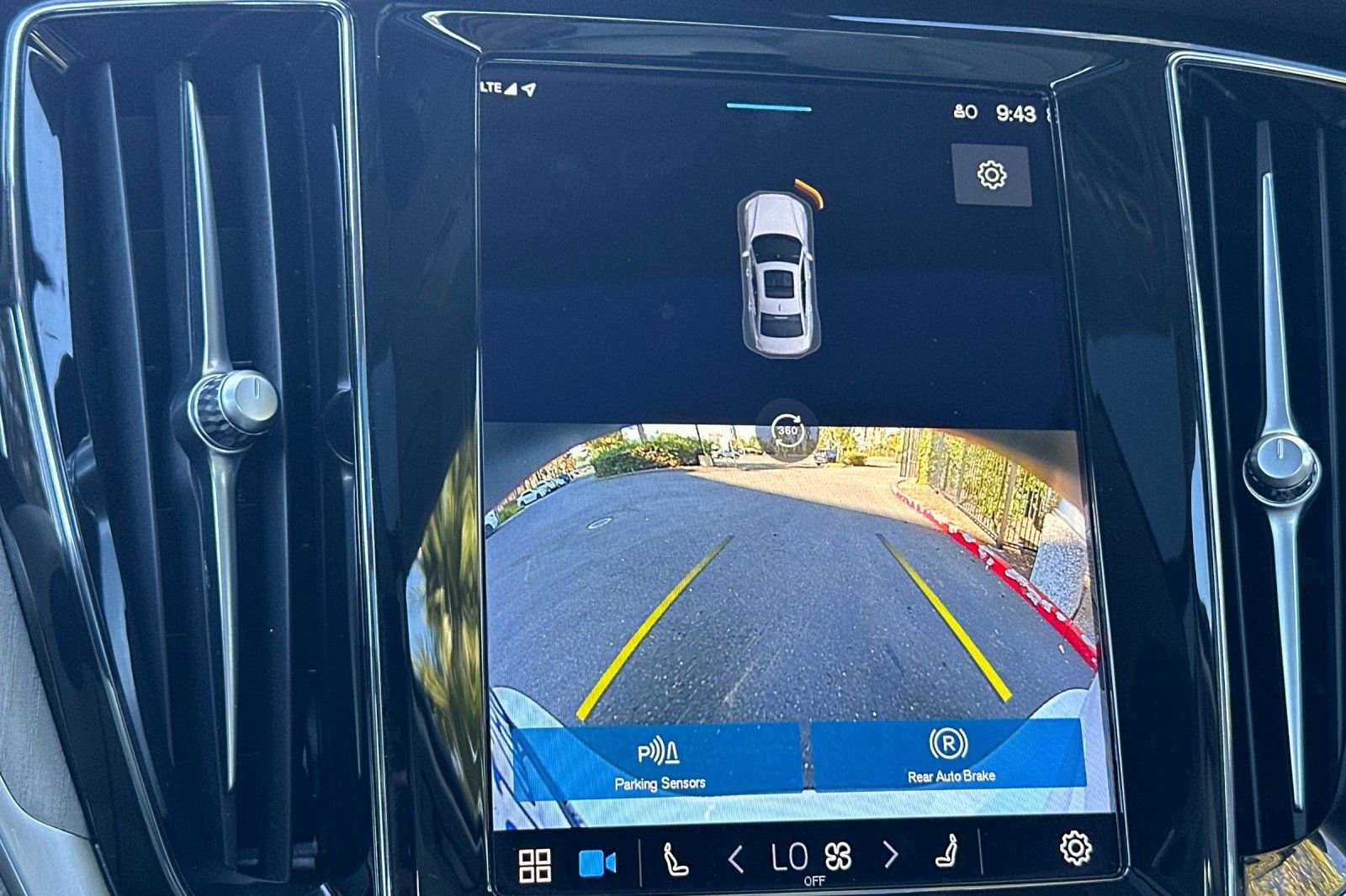 Used 2023 Volvo S60 T8 Plus image 18