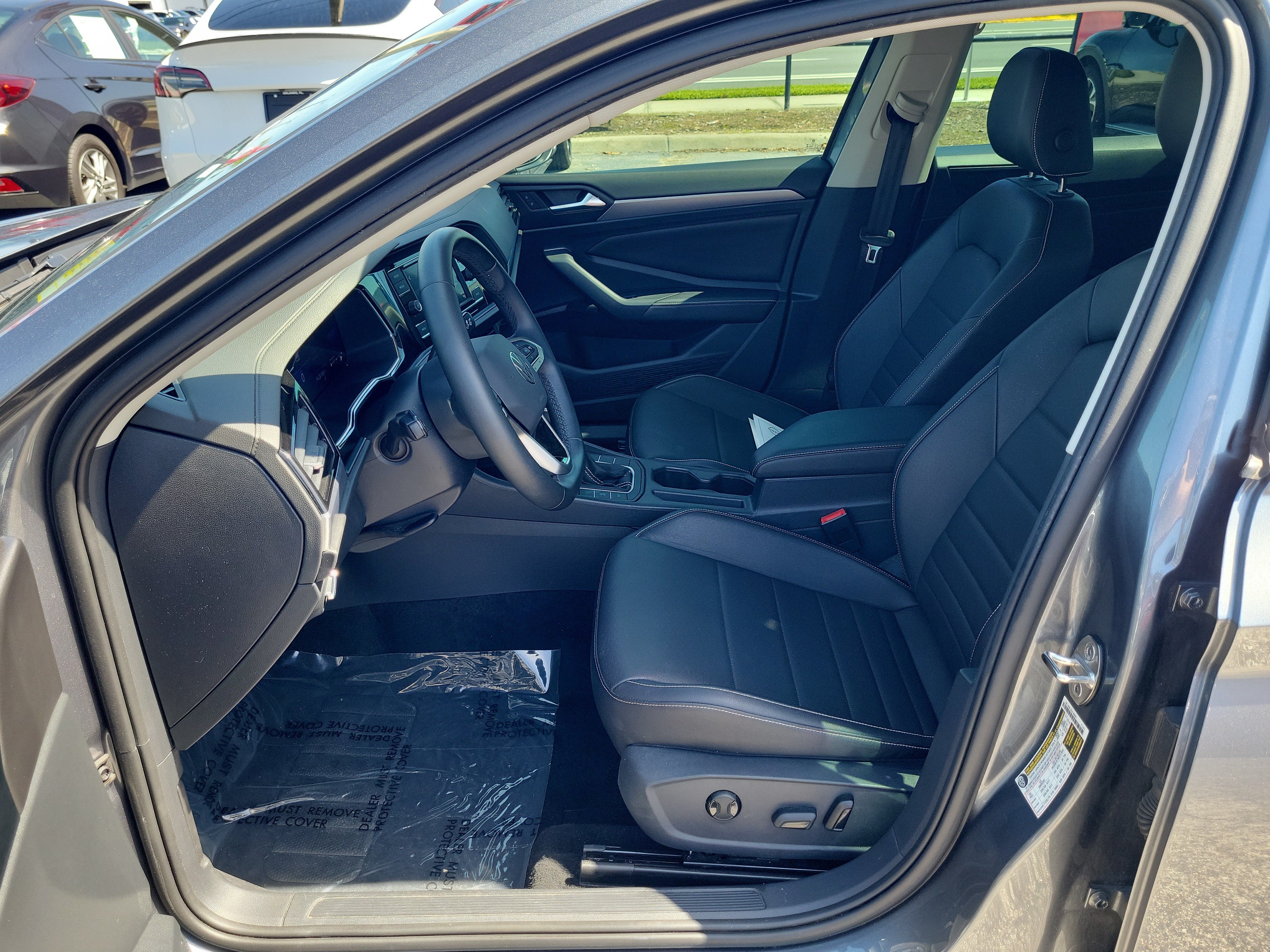 Used 2023 Volkswagen Jetta SE FWD image 13