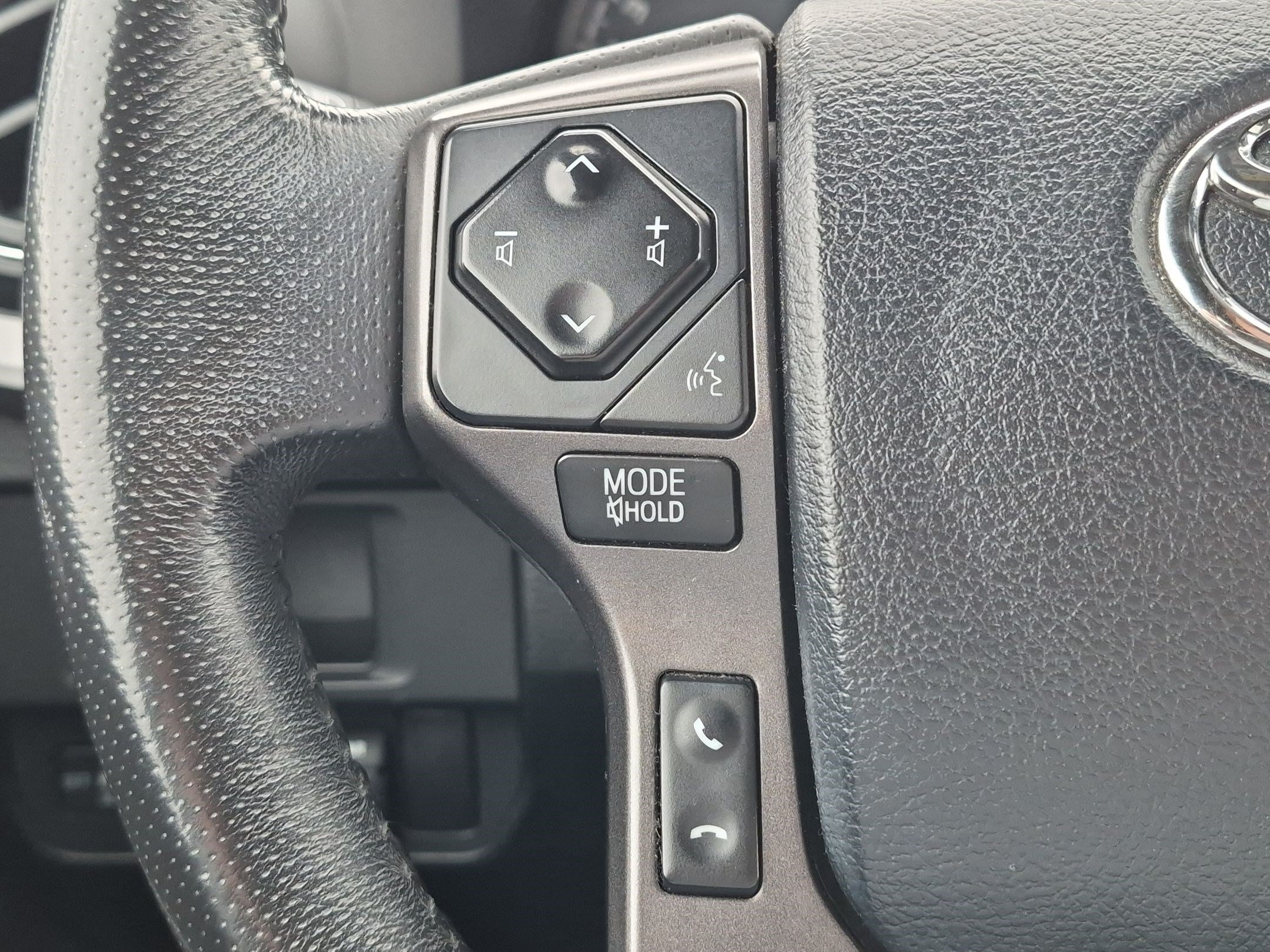 Used 2017 Toyota Tacoma TRD Sport w/ Tow Package (A/T) AWD/4WD image 19