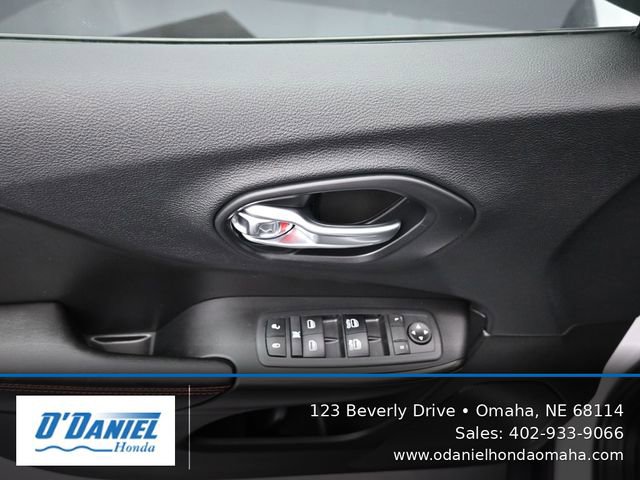 Used 2019 Jeep Cherokee Trailhawk w/ Cold Weather Group AWD/4WD image 24