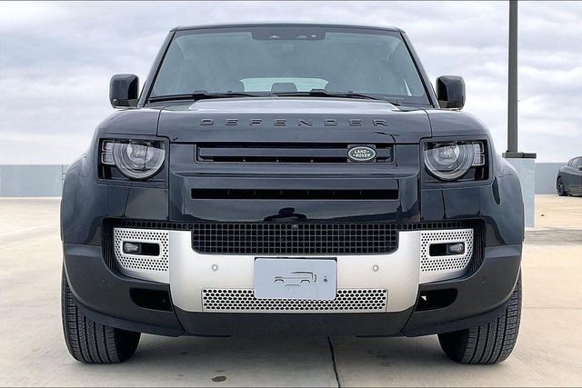 Used 2025 Land Rover Defender 110 S image 3