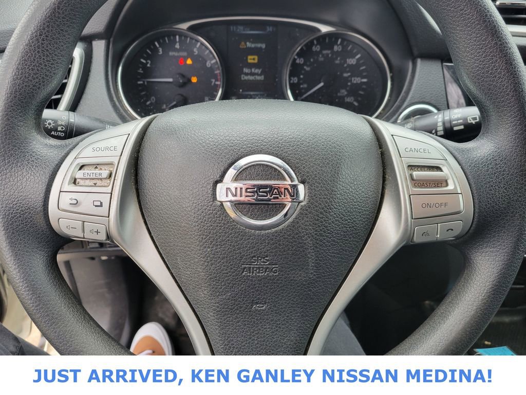 Used 2016 Nissan Rogue SV image 12