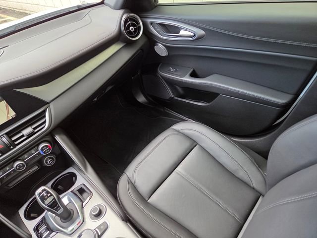 Used 2024 Alfa Romeo Giulia Ti AWD/4WD image 51