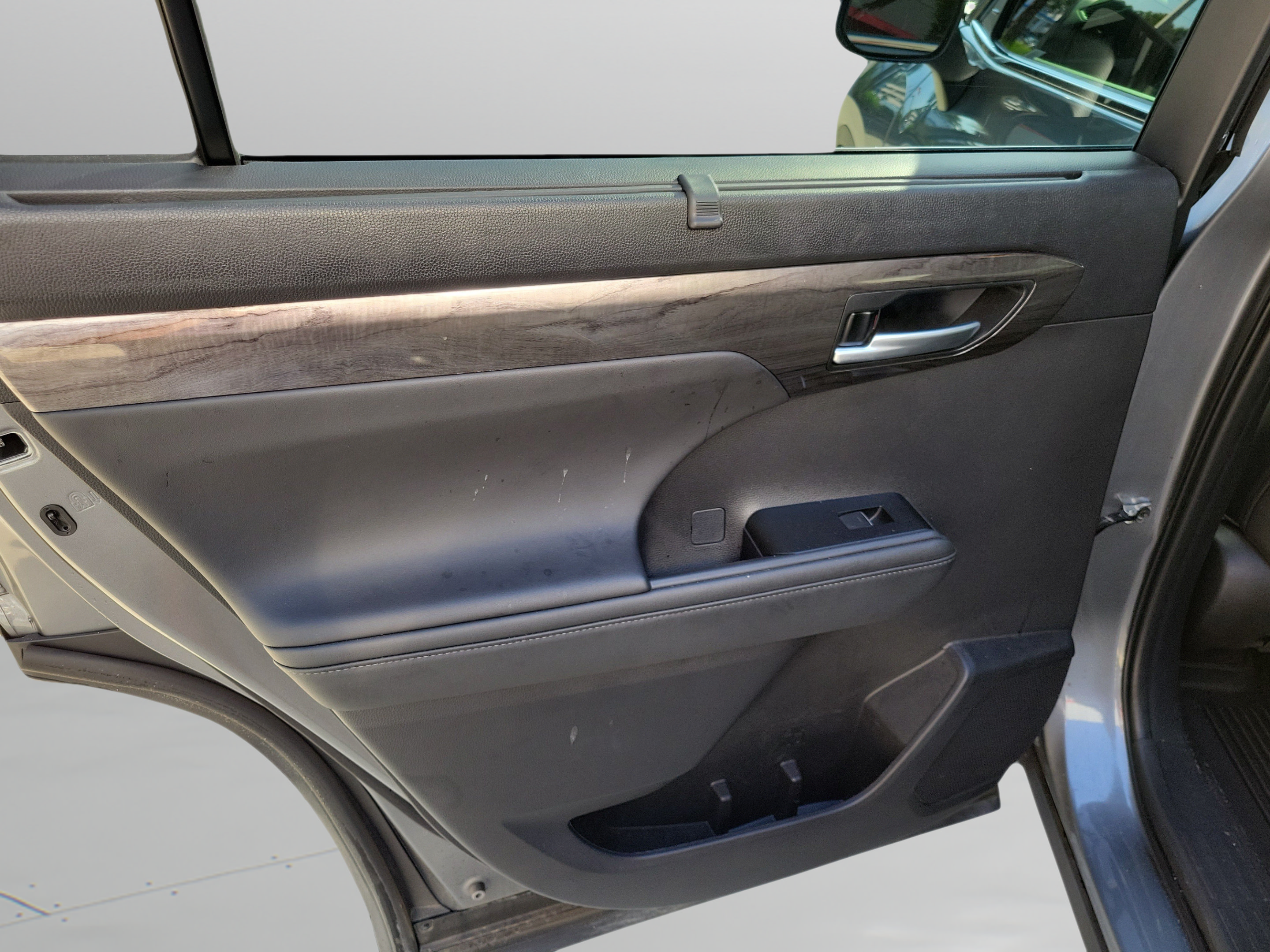 Certified 2025 Toyota Highlander Limited FWD image 25