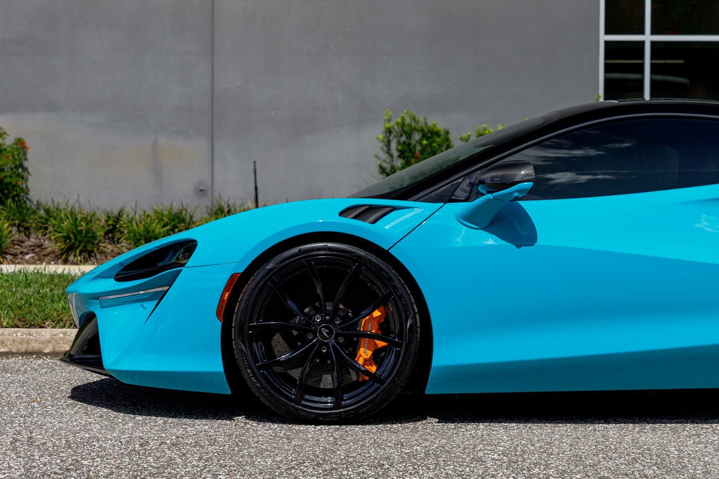 Used 2023 McLaren Artura RWD image 34