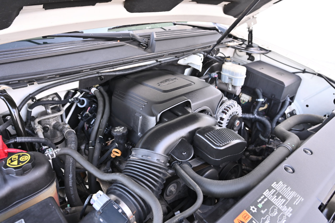 Used 2013 Chevrolet Suburban LTZ RWD image 40