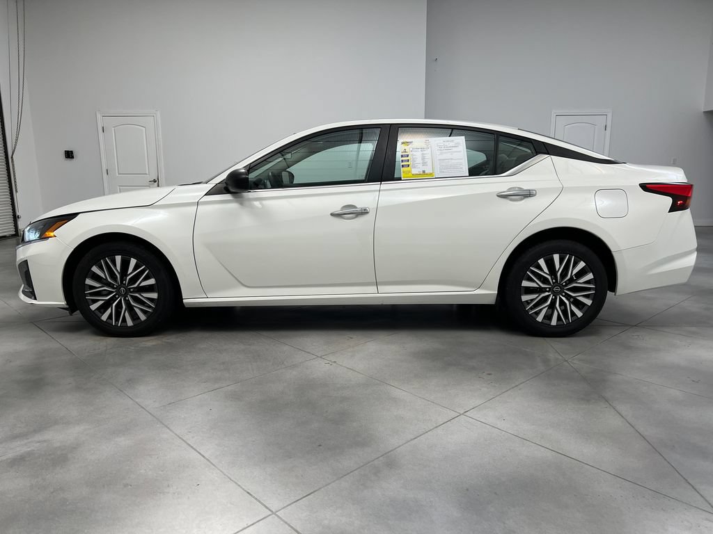 Used 2024 Nissan Altima 2.5 SV AWD/4WD image 5