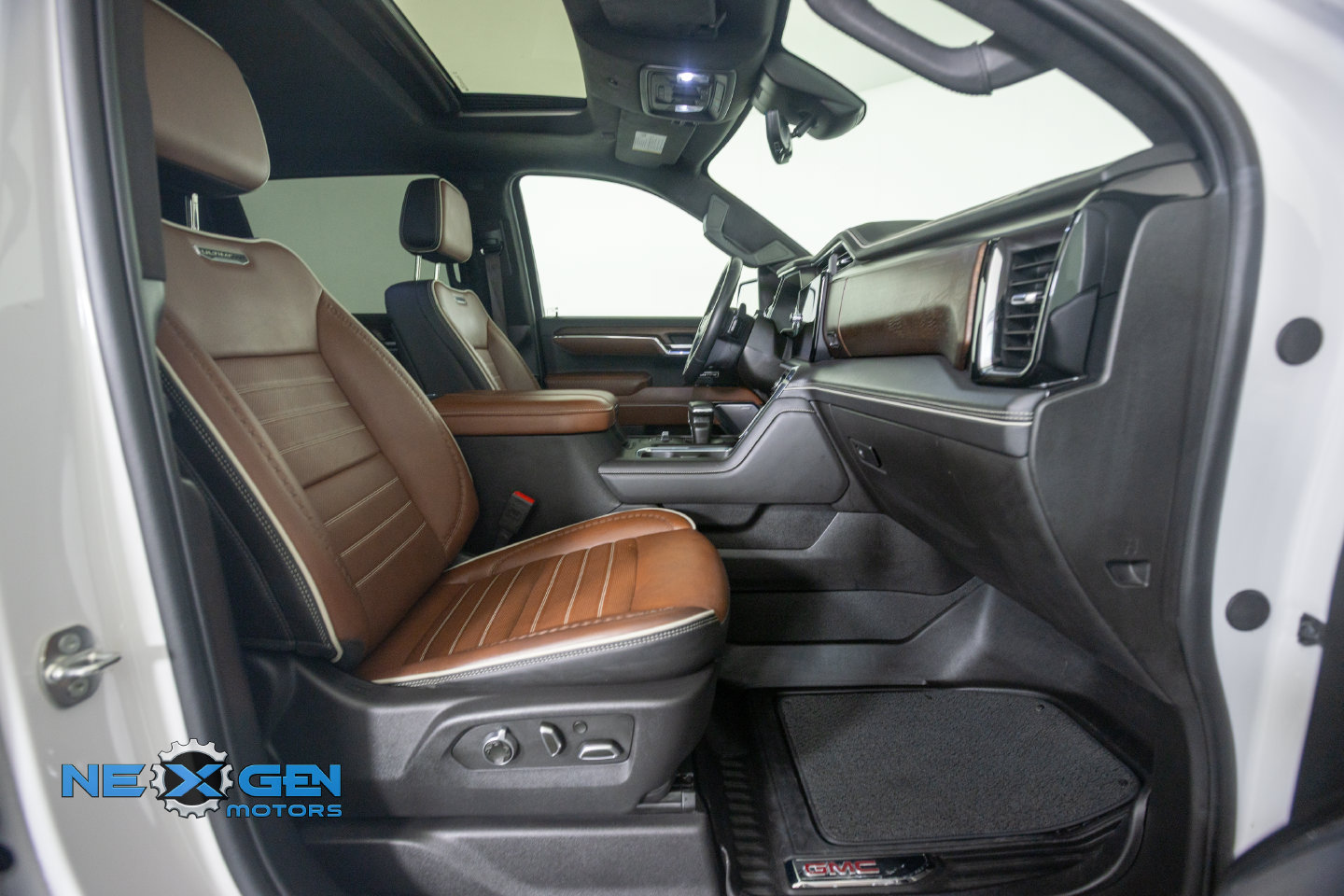 Used 2024 GMC Sierra 1500 Denali Ultimate AWD/4WD image 8