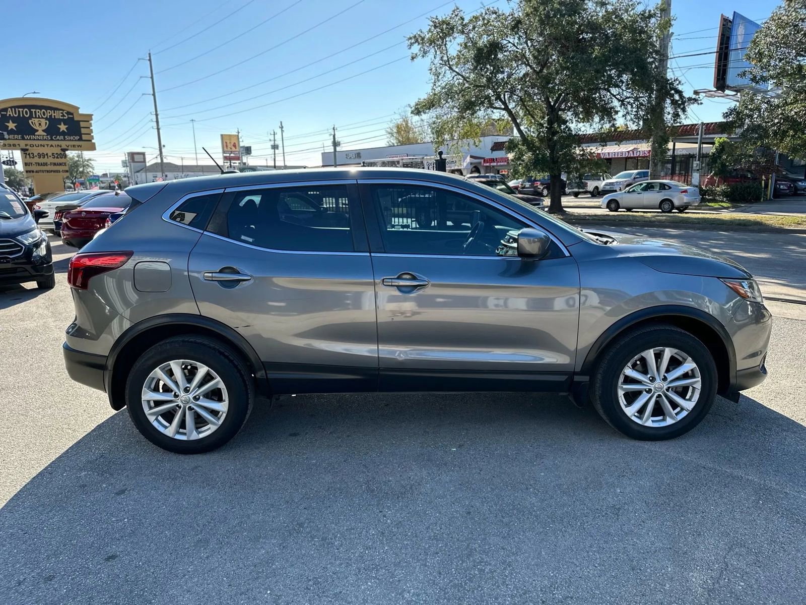 Used 2018 Nissan Rogue Sport S w/ S Appearance Package FWD image 4