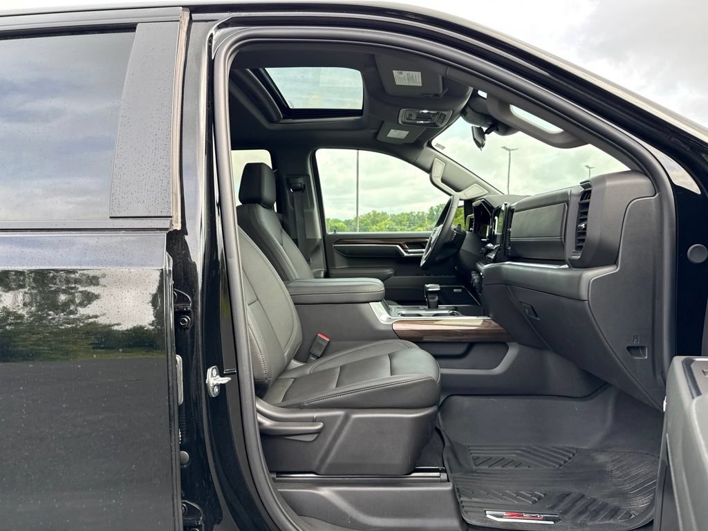 Used 2026 Chevrolet Silverado 1500 LT Trail Boss w/ LT Trail Boss Premium Package AWD/4WD image 11