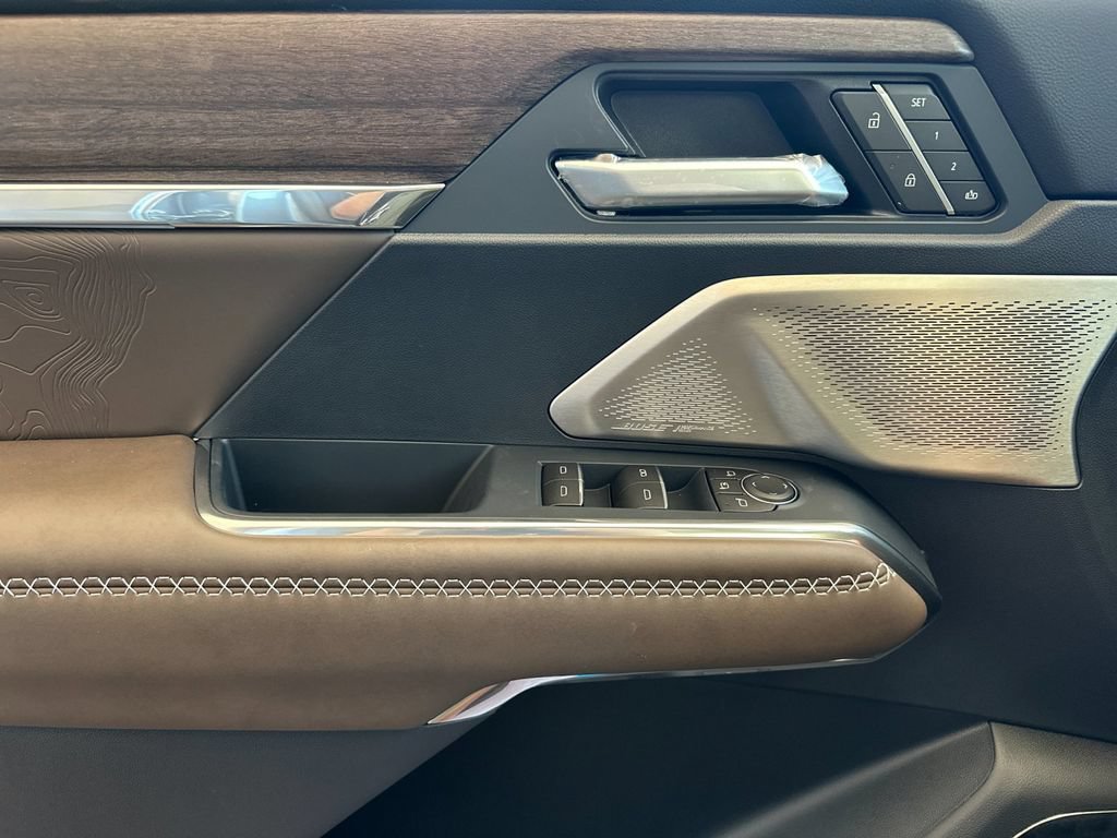 New 2026 GMC Acadia Denali Ultimate AWD/4WD image 10