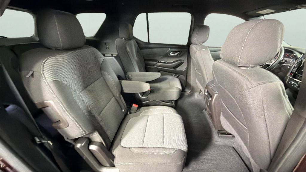 Used 2022 Chevrolet Traverse LT FWD image 32