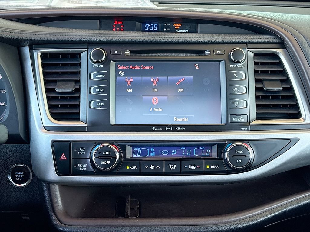 Used 2017 Toyota Highlander XLE AWD/4WD image 14