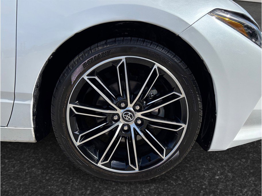 Used 2020 Toyota Avalon XSE FWD image 13