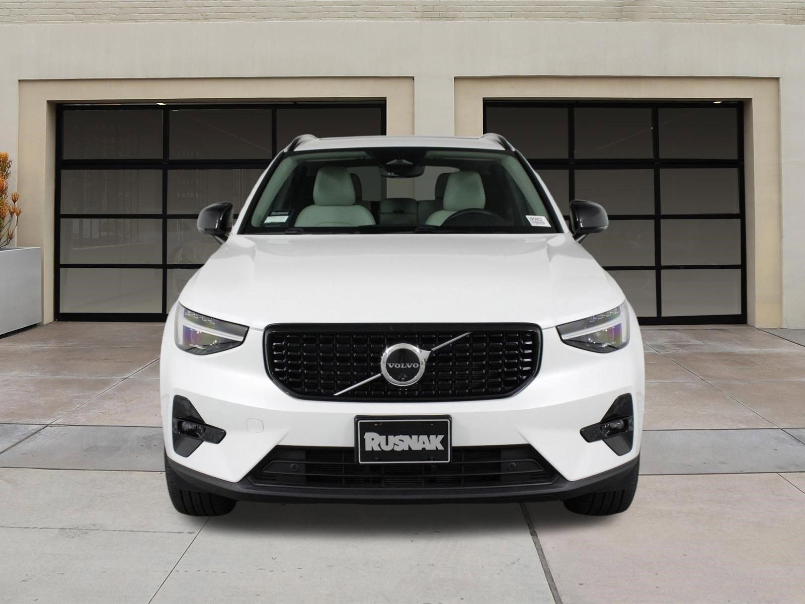 Used 2026 Volvo XC40 B5 Ultra w/ Climate Package image 6