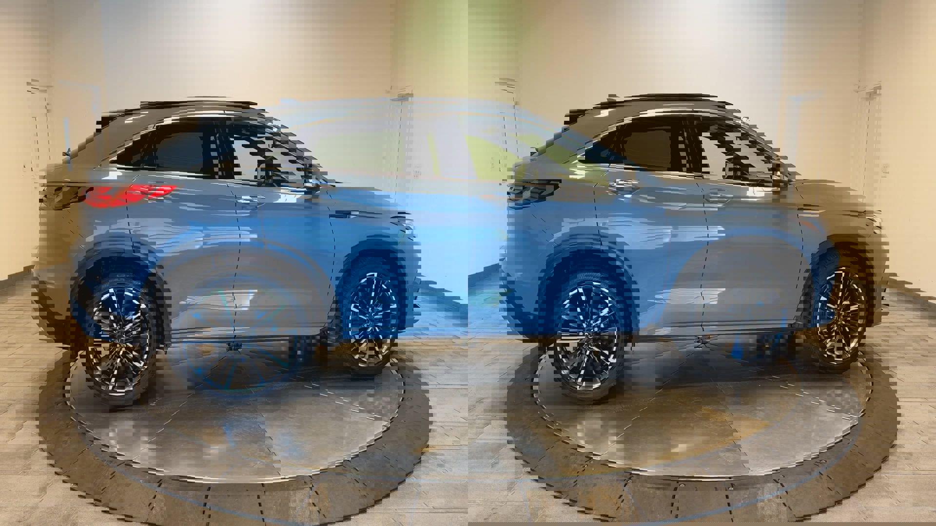 Certified 2025 INFINITI QX55 Luxe w/ Cargo Package image 9