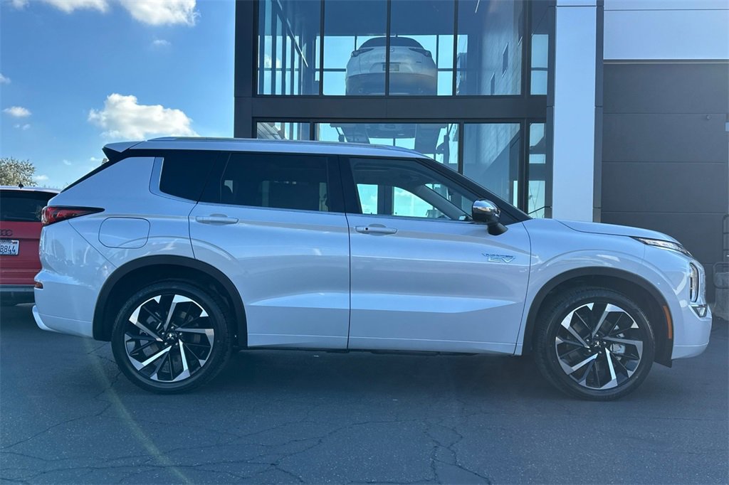 New 2025 Mitsubishi Outlander SEL image 4